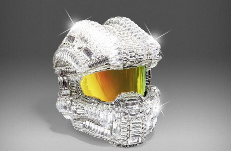 Se subasta un casco del Jefe Maestro con 25.000 cristales de Swarovski