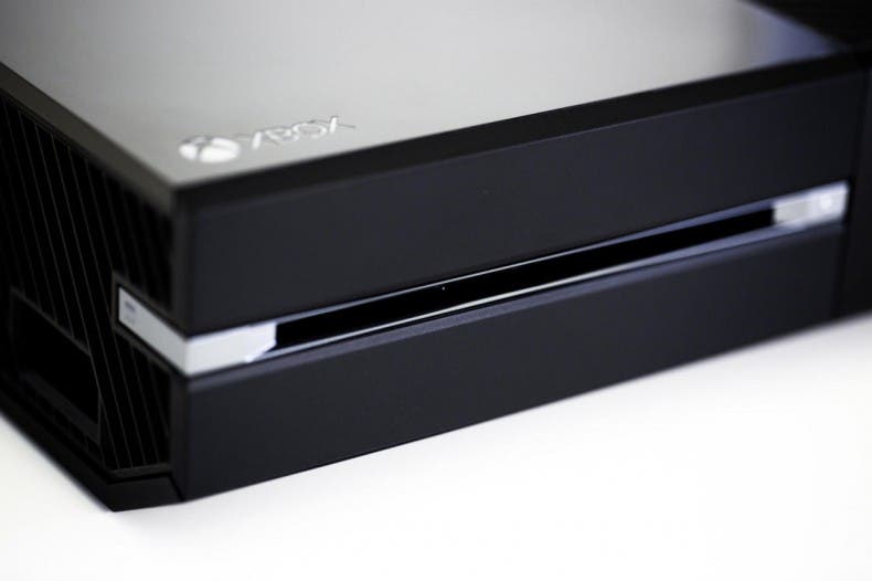 Xbox One podría tener un modelo más pequeño, ligero y barato en 2016