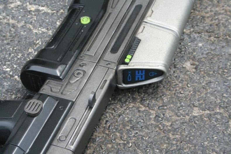 Si os gusta Halo, desearéis estas réplicas de cascos y armas