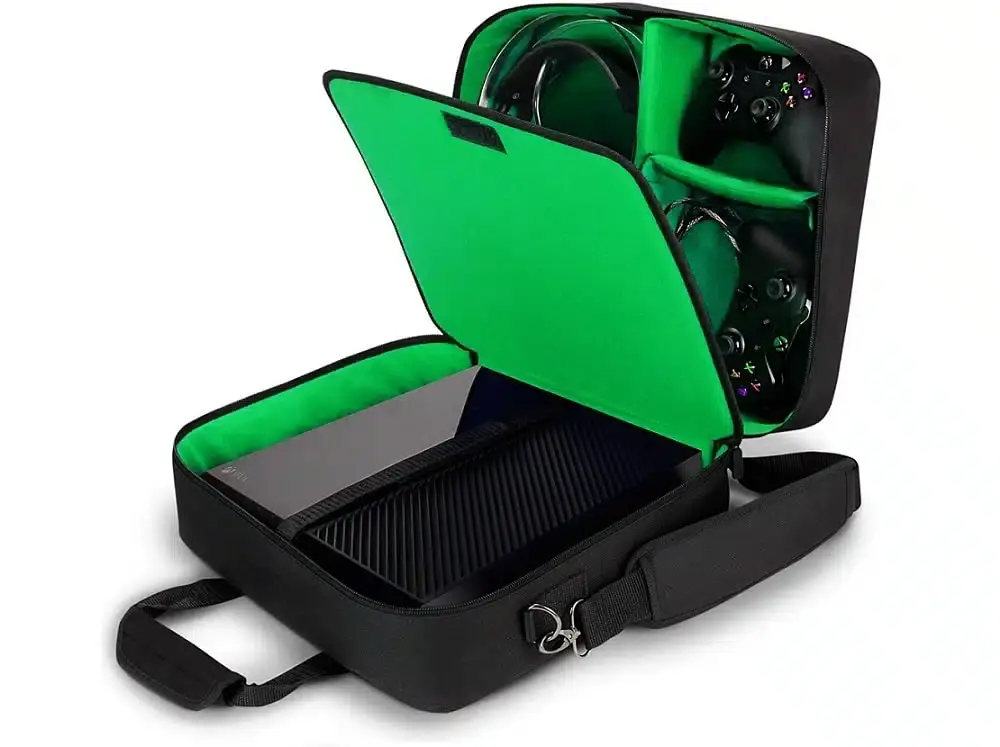 La funda de transporte con múltiples compartimentos compatible con todas las versiones de Xbox 105