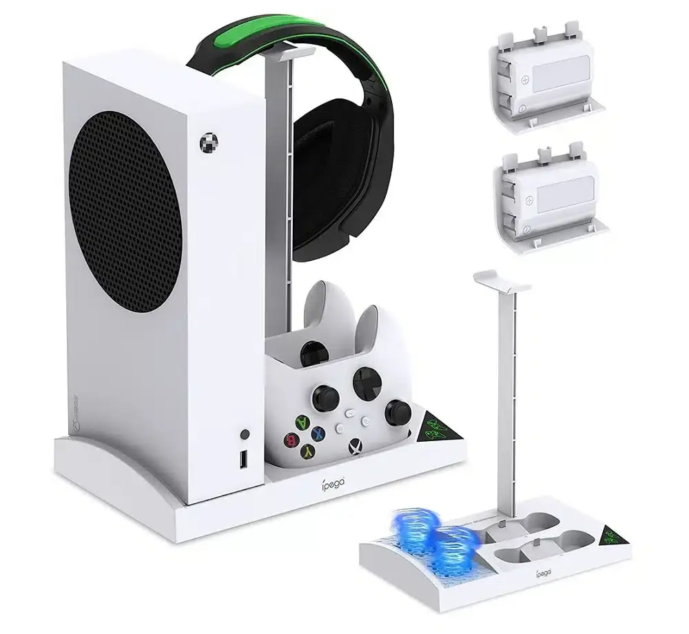 Esta base para Xbox Series S tiene ventiladores, espacios de carga para mandos y soporte de auriculares 109