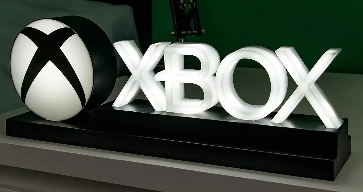 Luce tus colores con este adorno luz LED que es ni más ni menos que el logo de Xbox 102