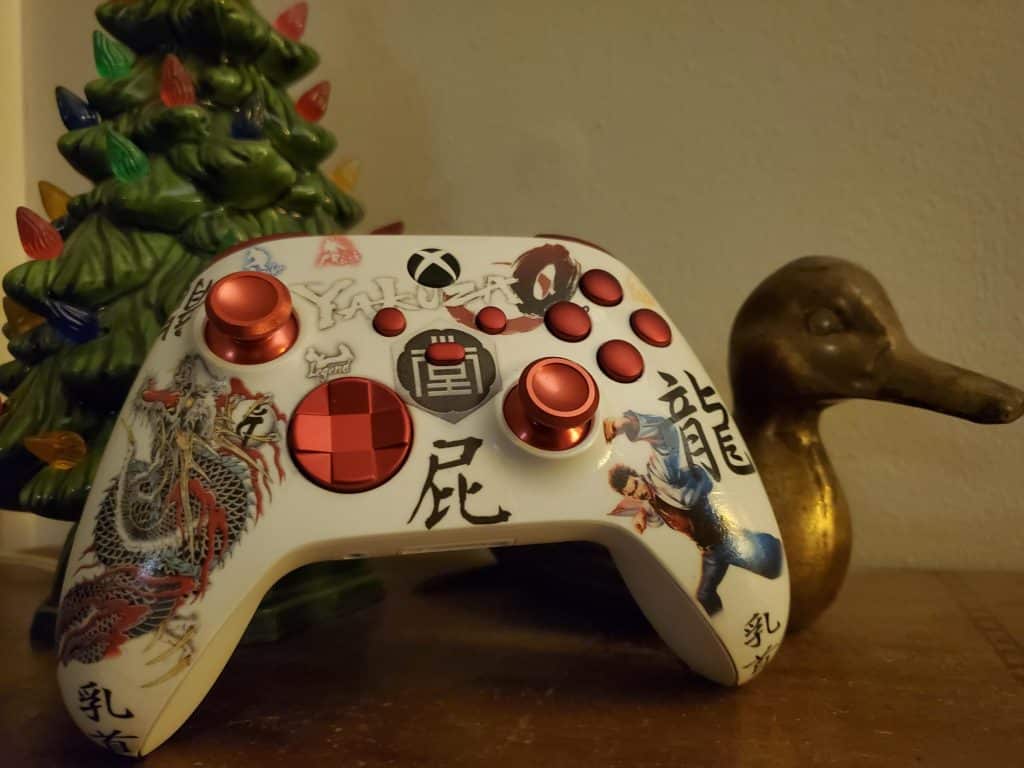 Así de espectacular luce el mando de Yakuza para Xbox hecho por un fan 83 Así de espectacular luce el mando de Yakuza para Xbox hecho por un fan