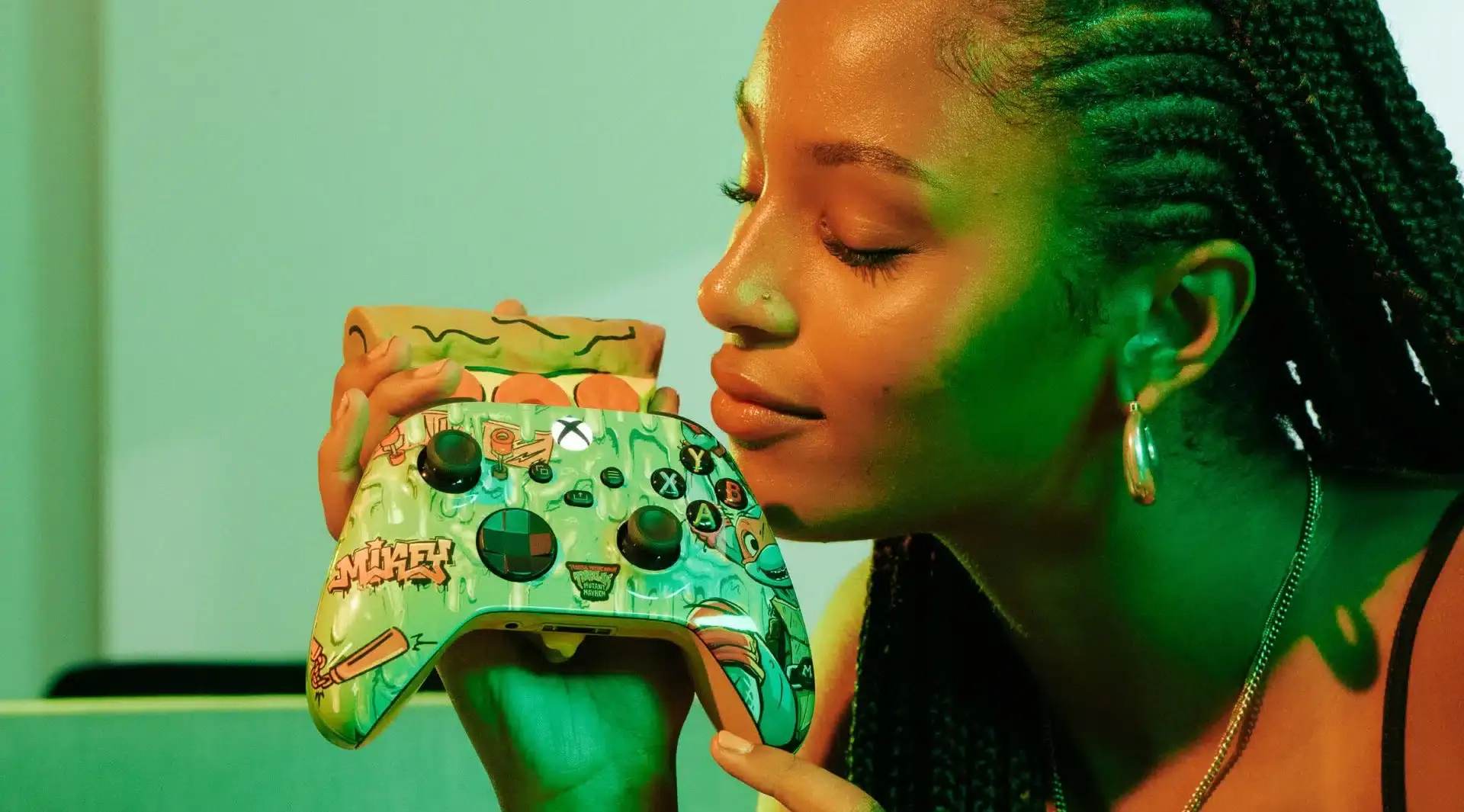 ¡Huelen a pizza! Xbox promociona la película TMNT Mutant Mayhem regalando 4 mandos únicos 109