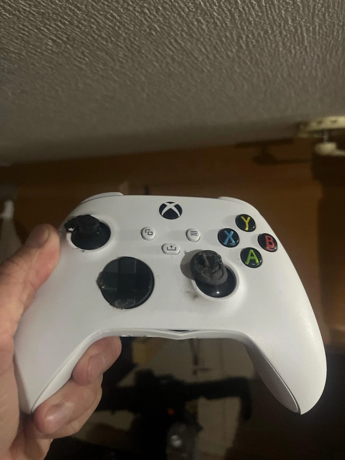 La Xbox Series S salvó la vida de este usuario, y después de acabar destrozada todavía funciona perfectamente